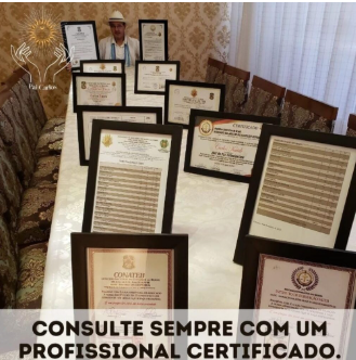 Mestre Carlos com seus certificados profissionais